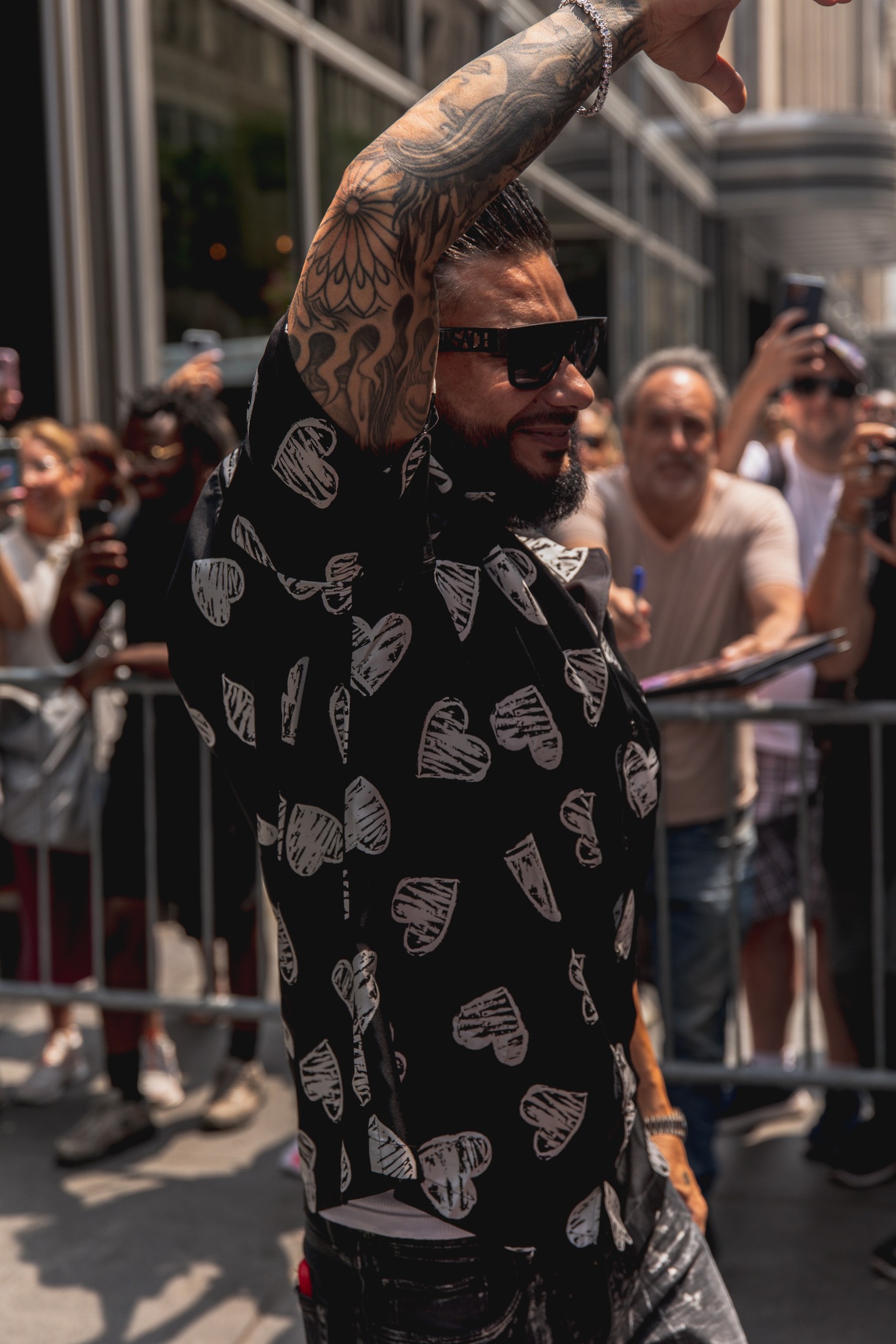 Pauly D waves to fans behind a barricade at a New York City celebrity appearance, phones raised — candid event photography by Brian Mullin, Pause Studios