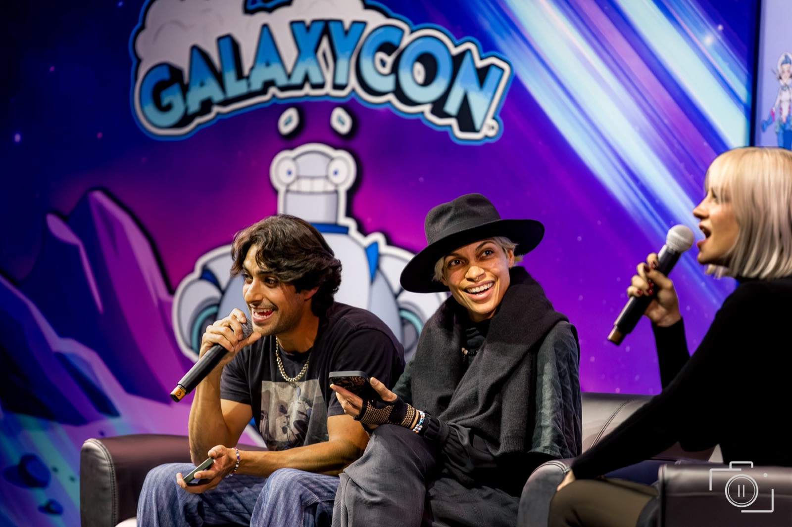 Multi-guest panel on stage with a full fan audience at GalaxyCon Columbus 2025. Editorial coverage by Brian Mullin, Pause Studios.